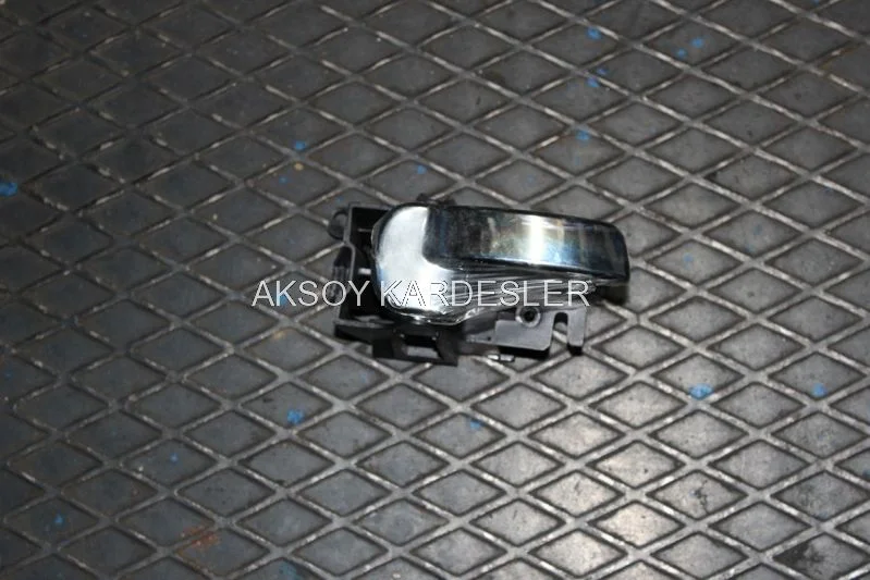 Nissan Navara İç Kapı Kolu Çıkma 2010 Model