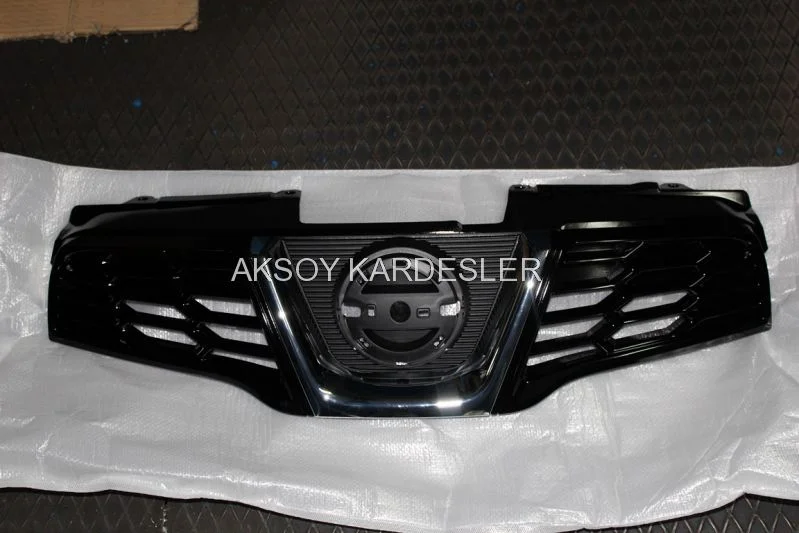 Nissan Qashqai Ön Panjur 2012